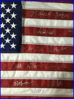 1980 Olympic USA Hockey Entire team signed American Flag 20 auto Bob SUTER PSA